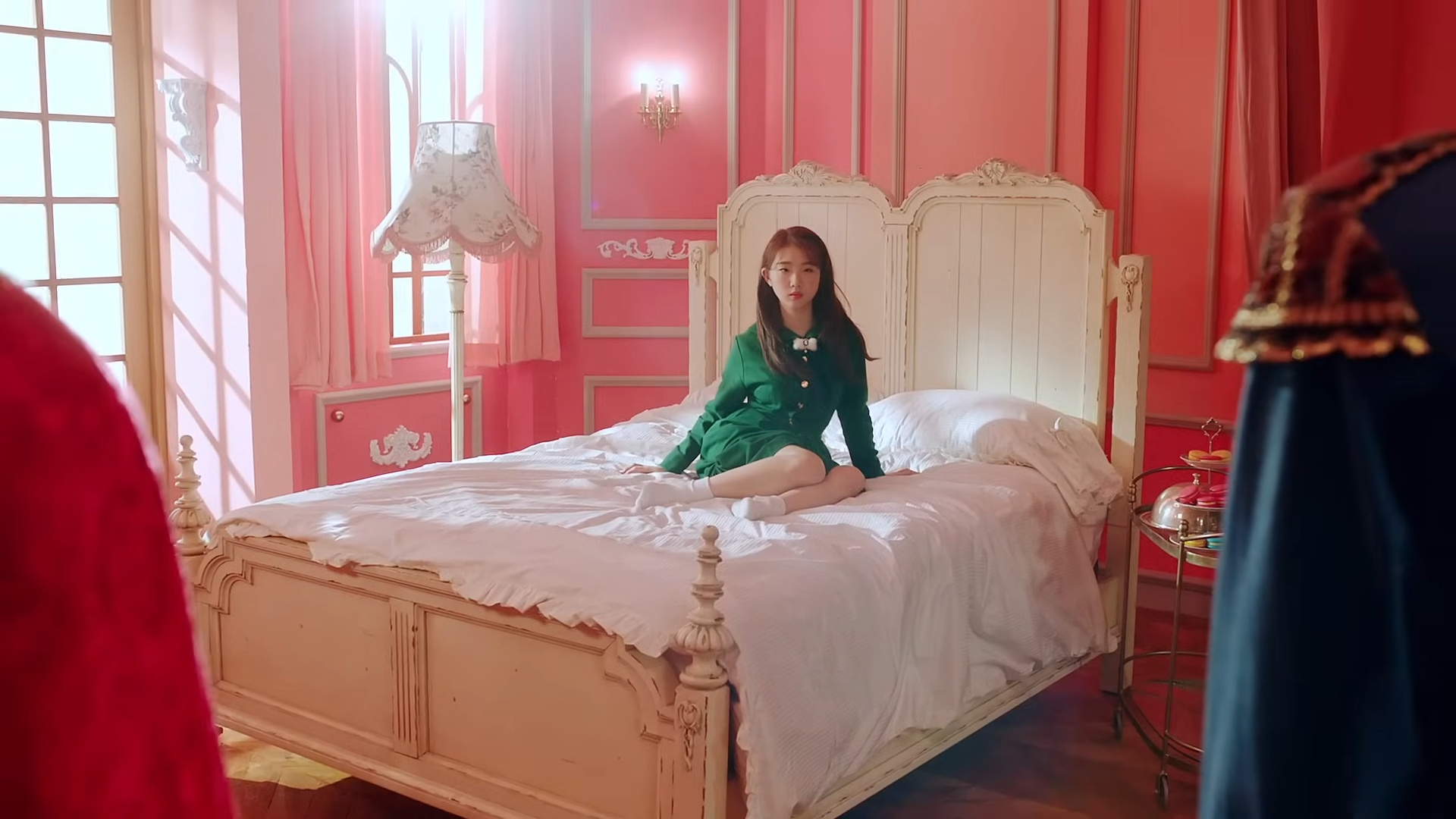 Yeojin waking up.